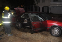 بالصور: إحتراق سيارة في شارع هحلوتس بمدينة اللد منتصف الليلة دون وقوع إصابات 